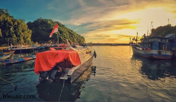 TNI Manunggal: Aksi Nyata di Tengah Rakyat